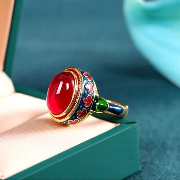 Vintage-Inspired Red Gemstone and Enamel Ring - Picture 5 of 7